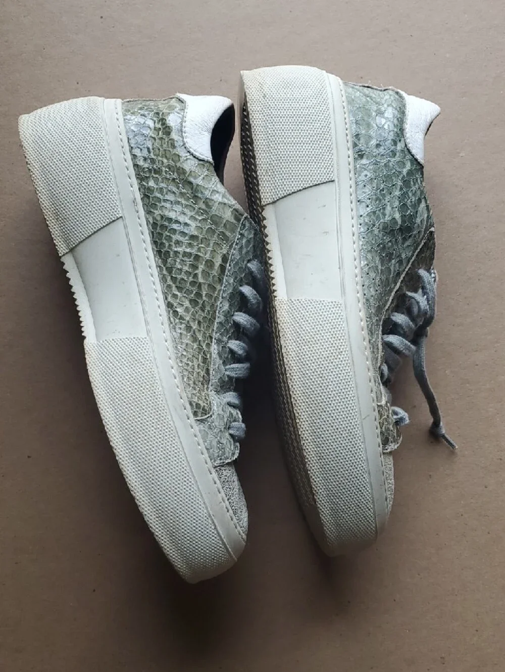P448 Women's Sneakers in Metallic Silver and Light Crocodile Green 39 (8.5)